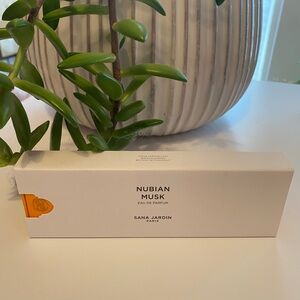Nubian Musk Eau de Parfum - White and Orange